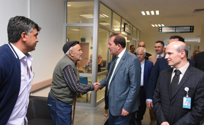 Karacan'dan Yunus Emre Devlet Hastanesi acil servisine ziyaret