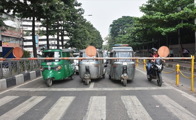 Renkli taşıtlar şehri Dakka