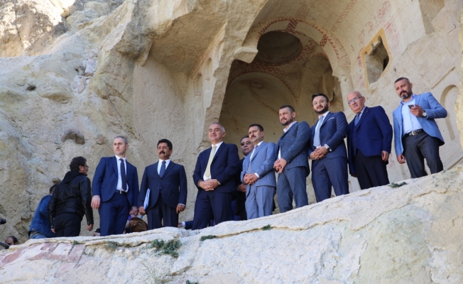 Bakan Ersoy, Kapadokya'daki turistik merkezleri ziyaret etti