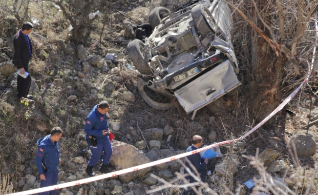 Beypazarı'nda kamyonet uçuruma yuvarlandı: 2 ölü