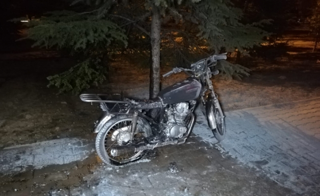 Karaman'da motosiklet kundaklandı