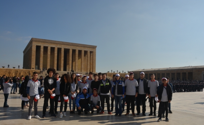 Polisten lise öğrencilerine Ankara gezisi