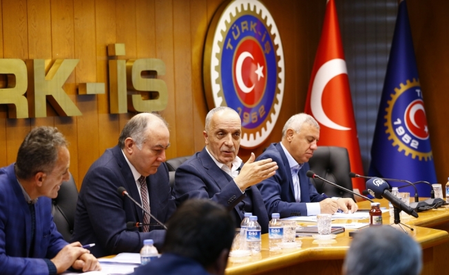 Türk-İş Genel Başkanı Atalay geçici işçileri kabul etti