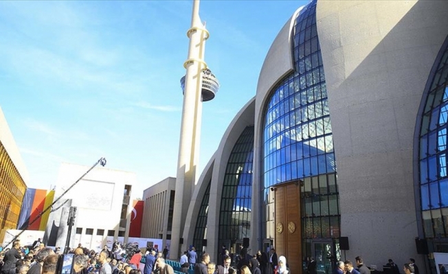 Almanya İslam Konseyi Başkanı Kesici: Yukarıdan adapte edilen kimlik tutmaz