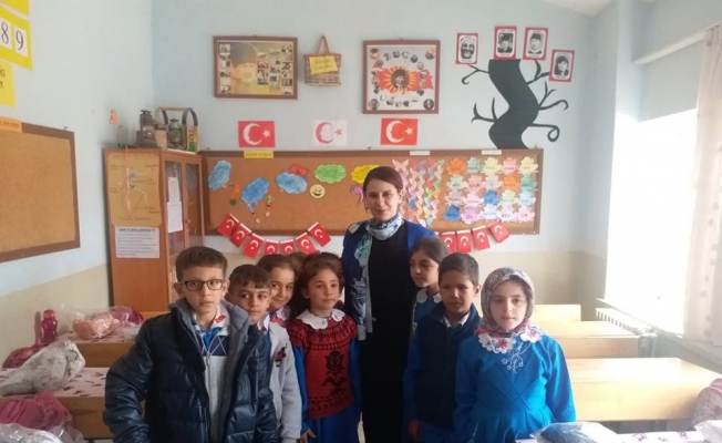 Derbent'te öğrencilere kışlık kıyafet yardımı yapıldı