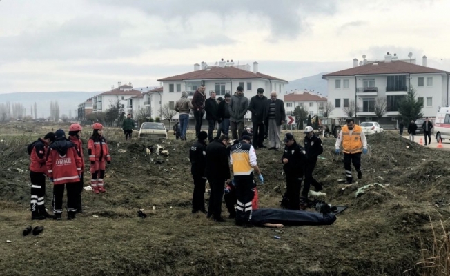 Eskişehir'de otomobil sulama kanalına devrildi: 1 ölü
