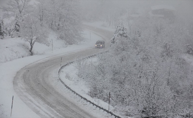 Kar ve tipi nedeniyle 40 yol ulaşıma kapandı