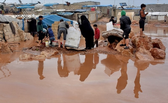 Selin vurduğu Suriyeli sığınmacılar yardım bekliyor