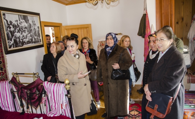 Türk kadınına seçme ve seçilme hakkının verilişinin 84. yıl dönümü