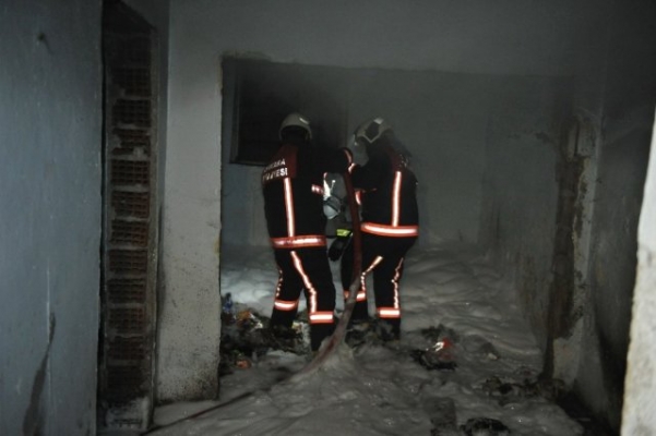 Ankara'da Metruk Binada Çıkan Yangın Korkuttu
