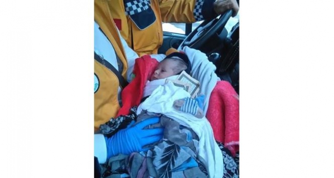 Ankara'da vicdansızlar bebeği cami avlusuna bırakıp kaçtı