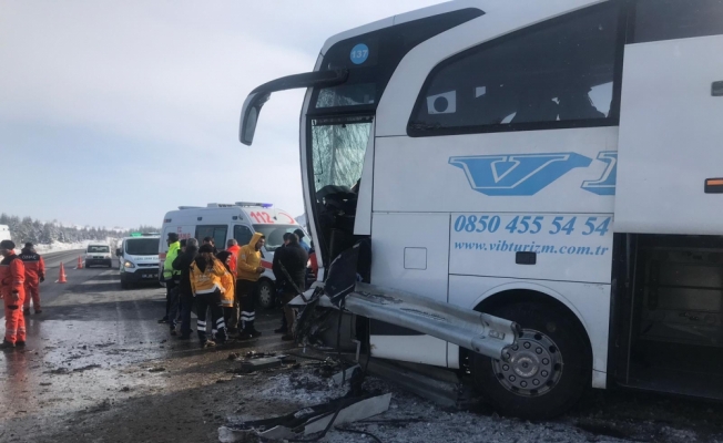 Ankara'da otobüs ile tır çarpıştı: 1 ölü, 8 yaralı