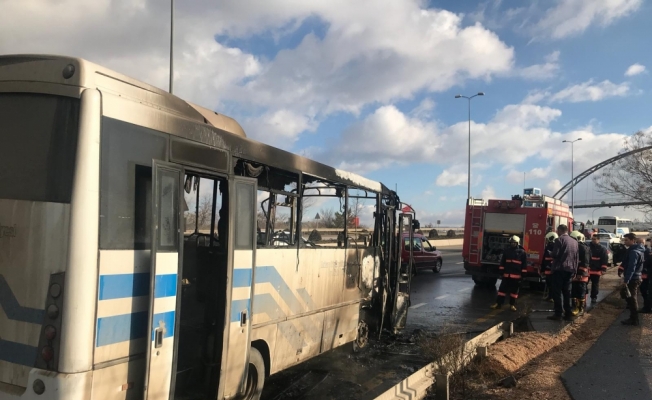Ankara'da seyir halindeki özel halk otobüsü alev aldı