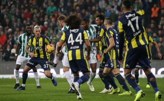 Fenerbahçe ikinci yarıya 1 puanla başladı