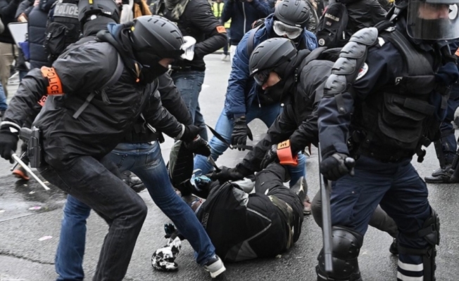 Fransa İçişleri Bakanından 'polis şiddeti' itirafı