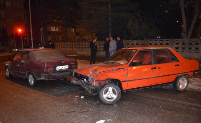 Ilgın'da zincirleme trafik kazası: 1 yaralı
