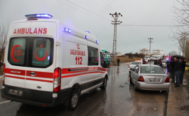 Konya'da öğrenci servisi, otomobil ve kamyona çarptı: 16 yaralı