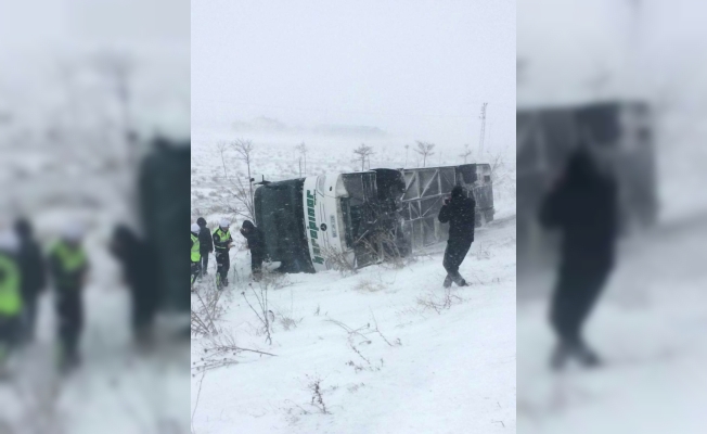Konya'da yolcu otobüsü devrildi: 4 yaralı