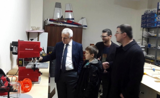 Kuntoğlu, KMÜ Çocuk Üniversitesini ziyaret etti