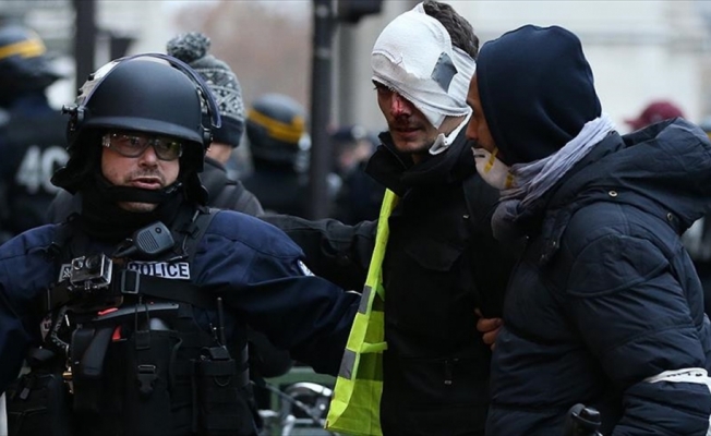 Paris'teki gösteride 167 gözaltı