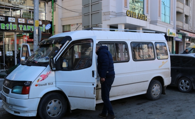 Sivas'ta polis aracına çarpıp kaçan şüpheliler yakalandı
