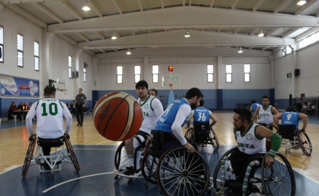 Bedensel engelliler basketbol oynayarak hayata tutunuyor
