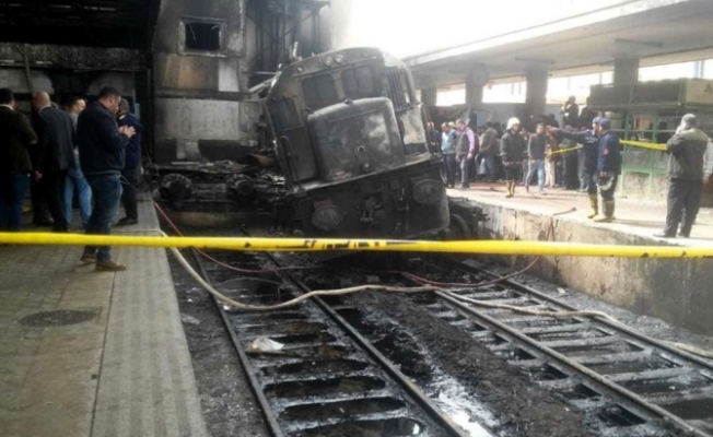 Kahire'deki tren istasyonunda yangın: 20 ölü