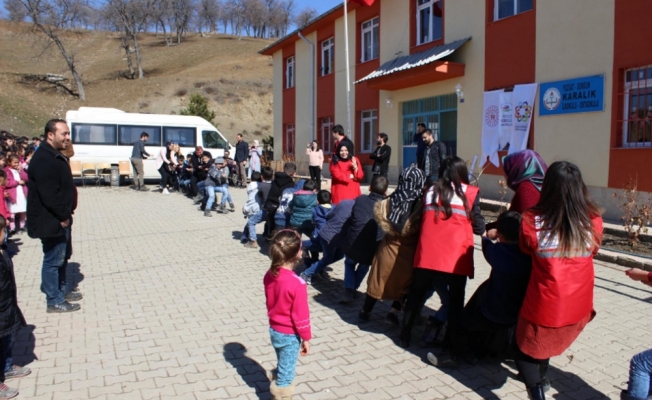 Sorgun Gençlik Merkezi gönüllüleri köy okulunu ziyaret etti