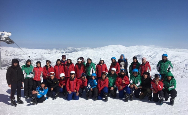 Ulaşlı öğrenciler ilk kez kayakla tanıştı