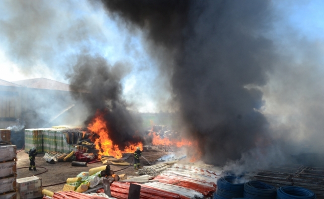 Aksaray'da inşaat malzemeleri deposunda yangın