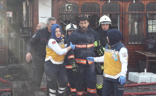 Başkentte tarihi Hamamönü'nde yangın: 1 İtfaiyeci yaralı