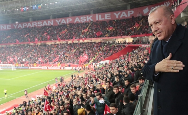 Cumhurbaşkanı Erdoğan A Milli Futbol Takımı'nın maçını izledi