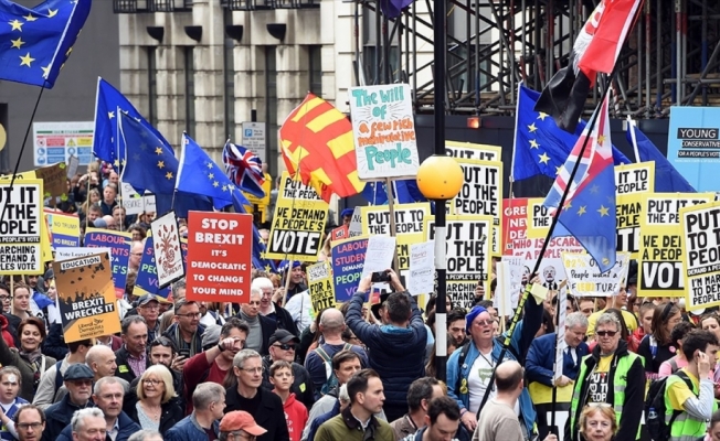 İngiltere'de 1 milyon kişi yeniden referandum için sokağa çıktı