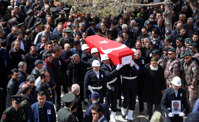 Kayseri'de meslektaşınca öldürülen polisin cenazesi defnedildi