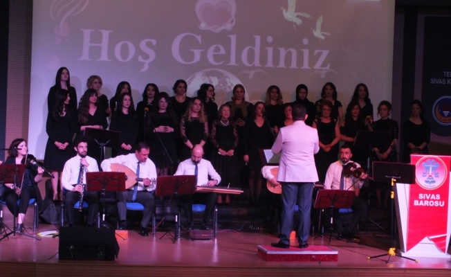 Sivas'ta Türk Müziği Korosu konser verdi