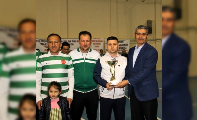 Suşehri'nde kurumlar arası voleybol turnuvası