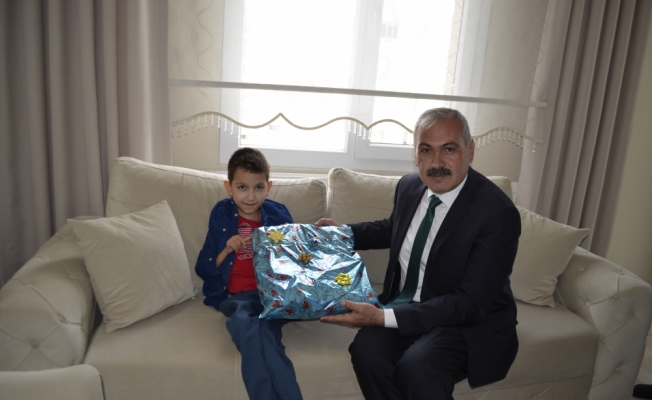 Başkan Coşar'dan engelli kardeşlere ziyaret