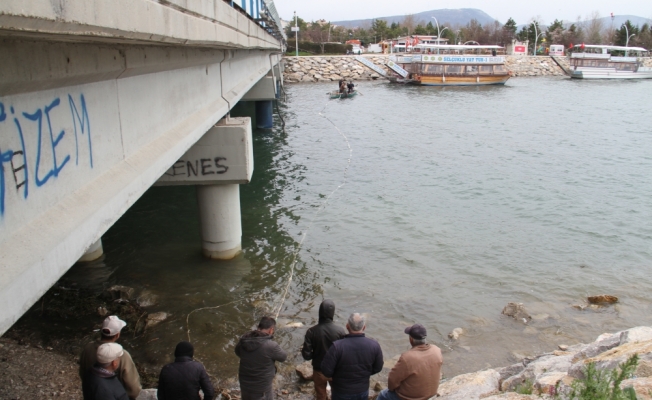 Beyşehir'de avcılardan gölden balık kaçağına karşı ağlı önlem