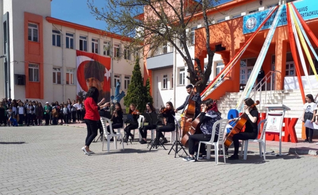 Lise öğrencilerinden okullarda konser