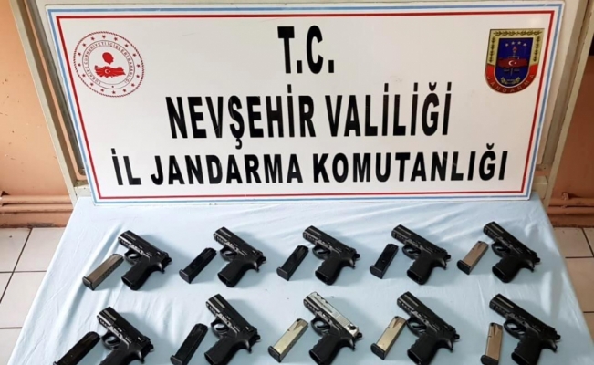 Nevşehir'de otomobilde 10 tabanca ele geçirildi