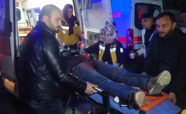 Suriyeli genç yol kenarında bıçakla yaralanmış bulundu