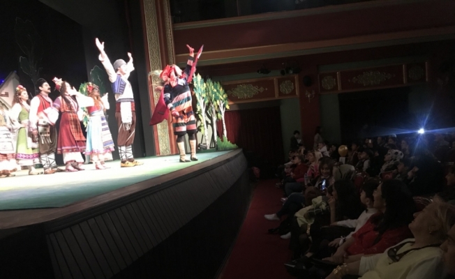 Türk, Iraklı ve Suriyeli çocuklar tiyatro oyunu izledi