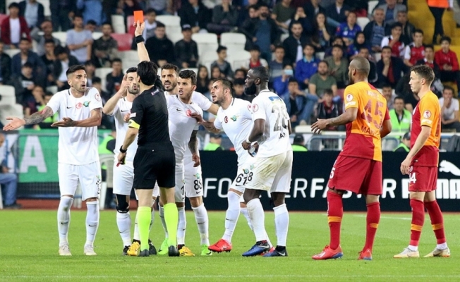 Galatasaray ve Akhisarspor PFDK'ye sevk edildi