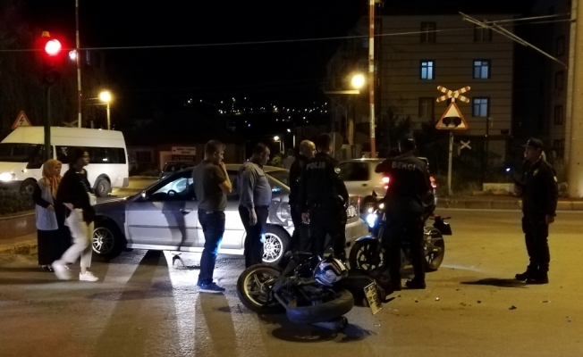 Kırıkkale'de otomobil ve iki motosiklet çarpıştı: 2 ağır yaralı