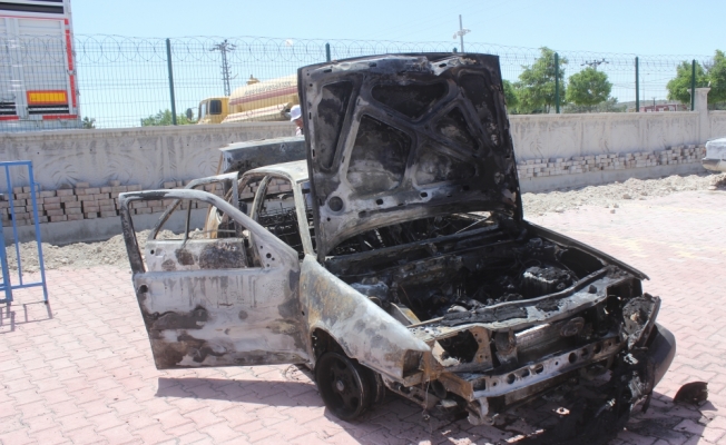 Konya'da seyir halindeki otomobil yandı: 5 yaralı