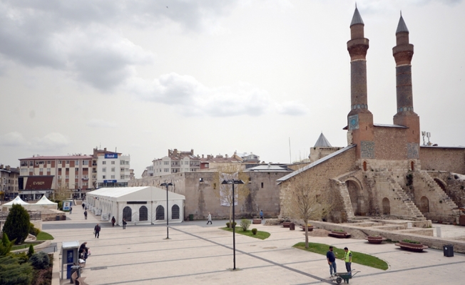Sivas'ta 2 bin 500 kişilik iftar çadırı kuruldu