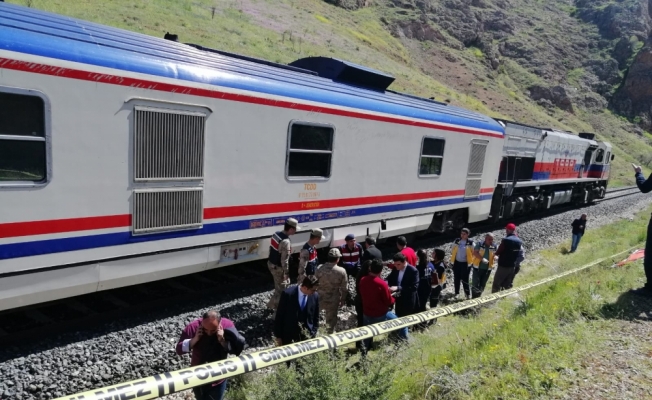 Sivas'ta yolcu treninin çarptığı kişi öldü