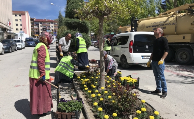 Yozgat'ta parklar çiçeklendiriliyor