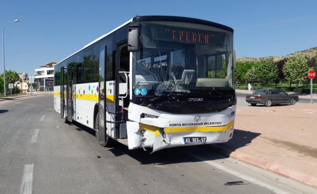 Konya'da otomobil ile otobüs çarpıştı: 1 ölü, 3 yaralı