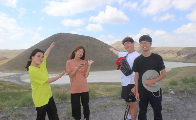 Güney Koreli turistler Karapınar'da bir aileye konuk oldu